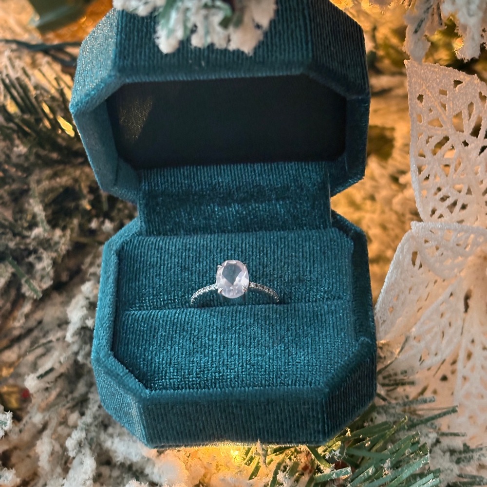 Elegant Silver Ring with natural Rose Quarts stone
